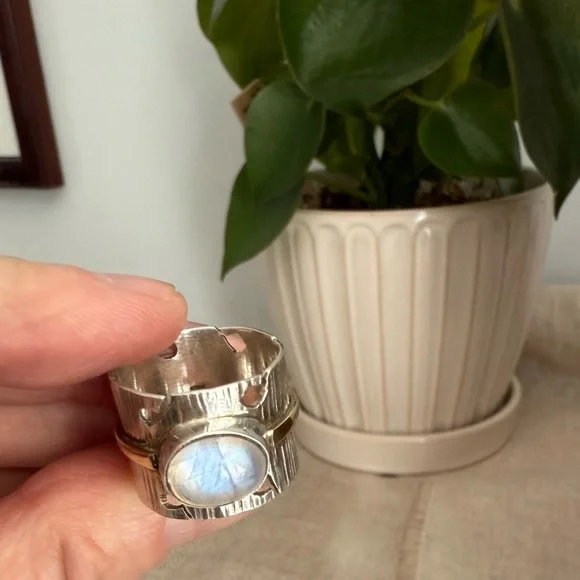 Sundance Silver and Moonstone Ring. 7US - Picture 11 of 11